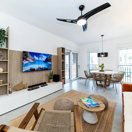Adriora Pool By Belmont Realty Apartament