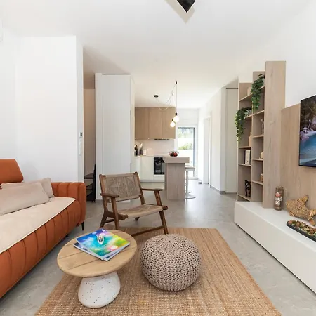 Adriora Pool By Belmont Realty Appartement *