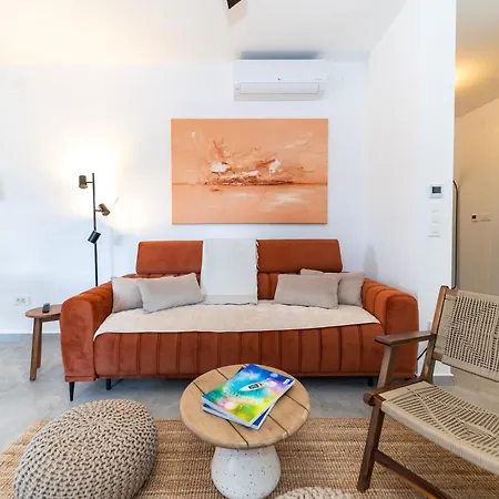 Adriora Pool By Belmont Realty Apartament