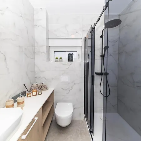 Adriora Pool By Belmont Realty Appartement
