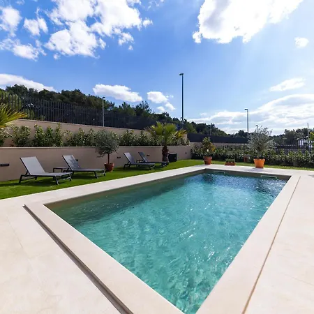 Adriora Pool By Belmont Realty Appartement *
