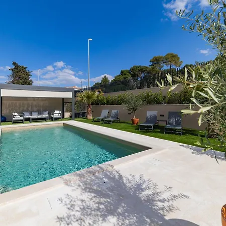 Appartement Adriora Pool By Belmont Realty